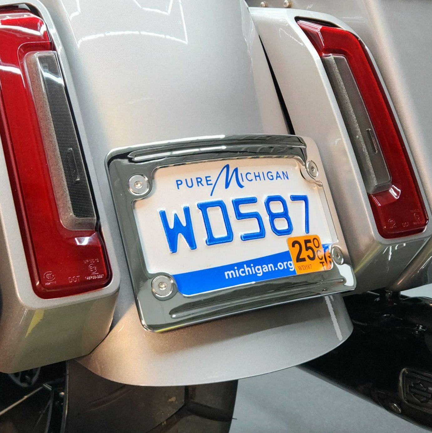 Hogworkz LED License Plate Frame Mount for Harley-Davidson Touring